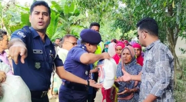 মৌলভীবাজারের কুলাউড়ায় বন্যার্তদের পাশে হাইওয়ে পুলিশ