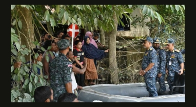 বন্যাকবলিত ফেনী পরিদর্শন করলেন নৌবাহিনী প্রধান