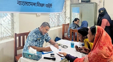 বাংলাদেশ বিমান বাহিনীর উদ্ধার কার্যক্রম ও মেডিকেল ক্যাম্পেইন চলমান