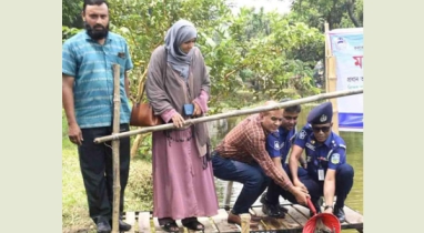 মৎস্য অধিদপ্তরের রাজস্ব বাজেটের আওতায় শেরপুর পুলিশ লাইন্স পুকুরে মাছের পোনা অবমুক্ত