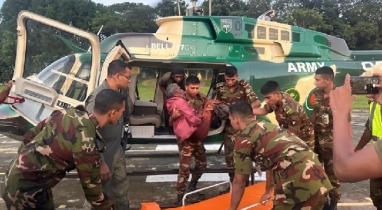 ১৬ হেলিকপ্টারের মাধ্যমে উদ্ধার ও ত্রাণ বিতরণে বাংলাদেশ সেনাবাহিনী